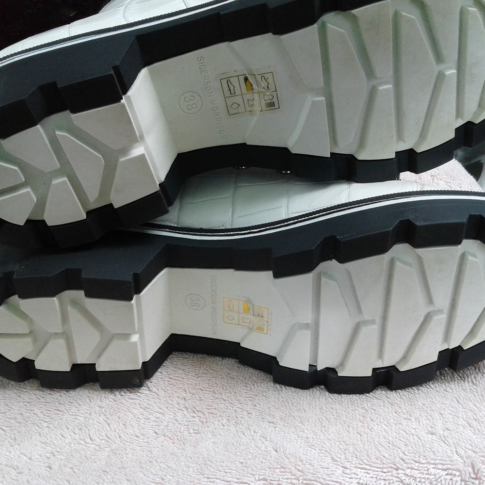 Nice Pair Of Sigerson Morrison White Macre Boots - image 4
